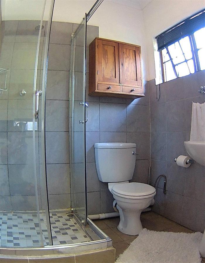 Kuru-Kuru Guesthouse Куруман Экстерьер фото